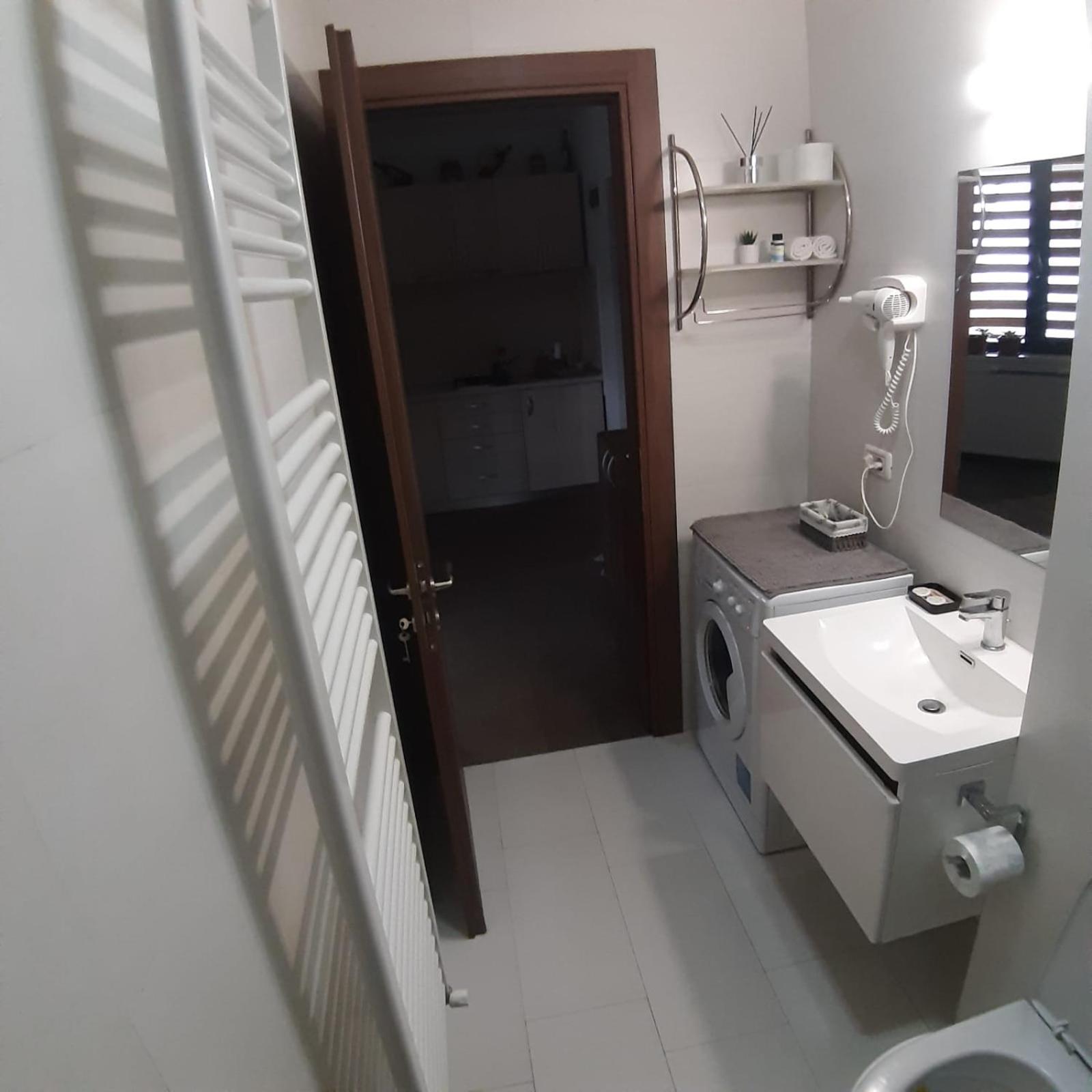 Casa Sara Apartment Bukares Bagian luar foto